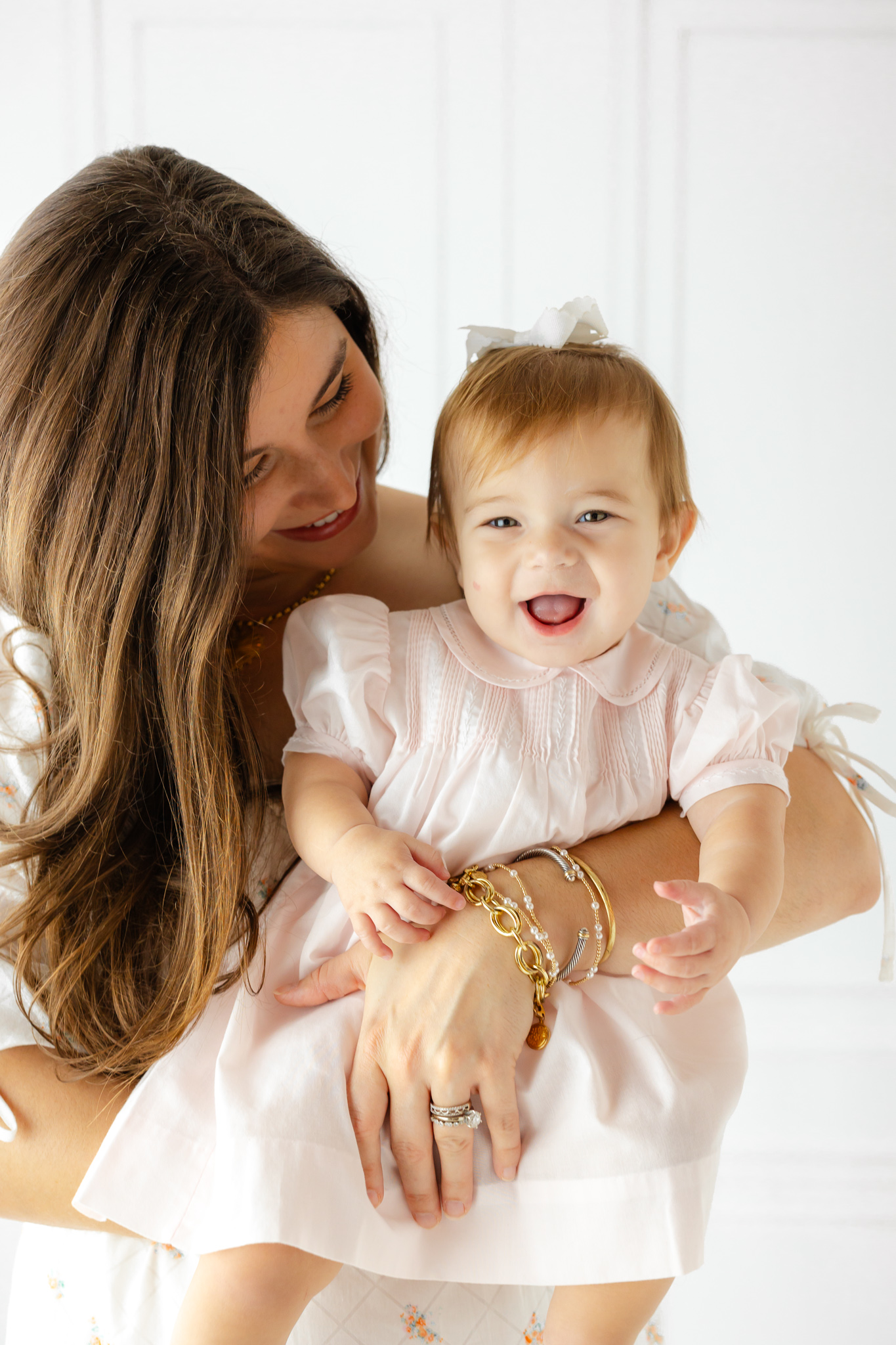 Mom and baby in a studio session in Savannah, Ga. Baby is looking and laughing at the camera. Mommy and me classes in Savannah, Ga